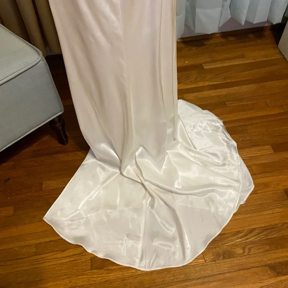 La Femme Dress Collection White Satin Column Gown with Slit  Size 2 - Picture 8 of 9
